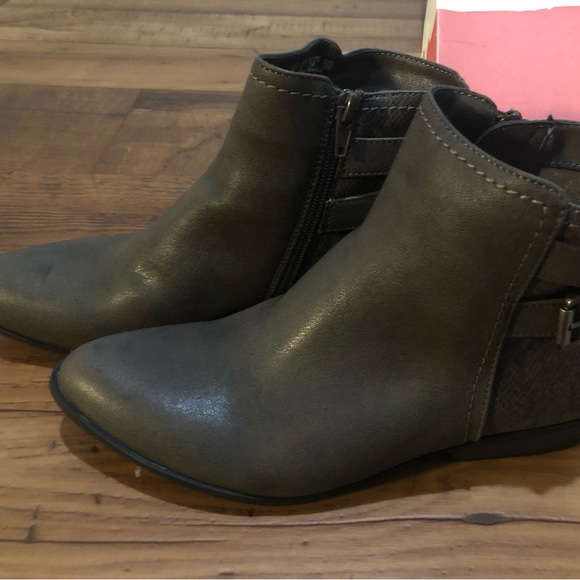Naturalizer Soul Ankle Boots - Picture 2 of 5